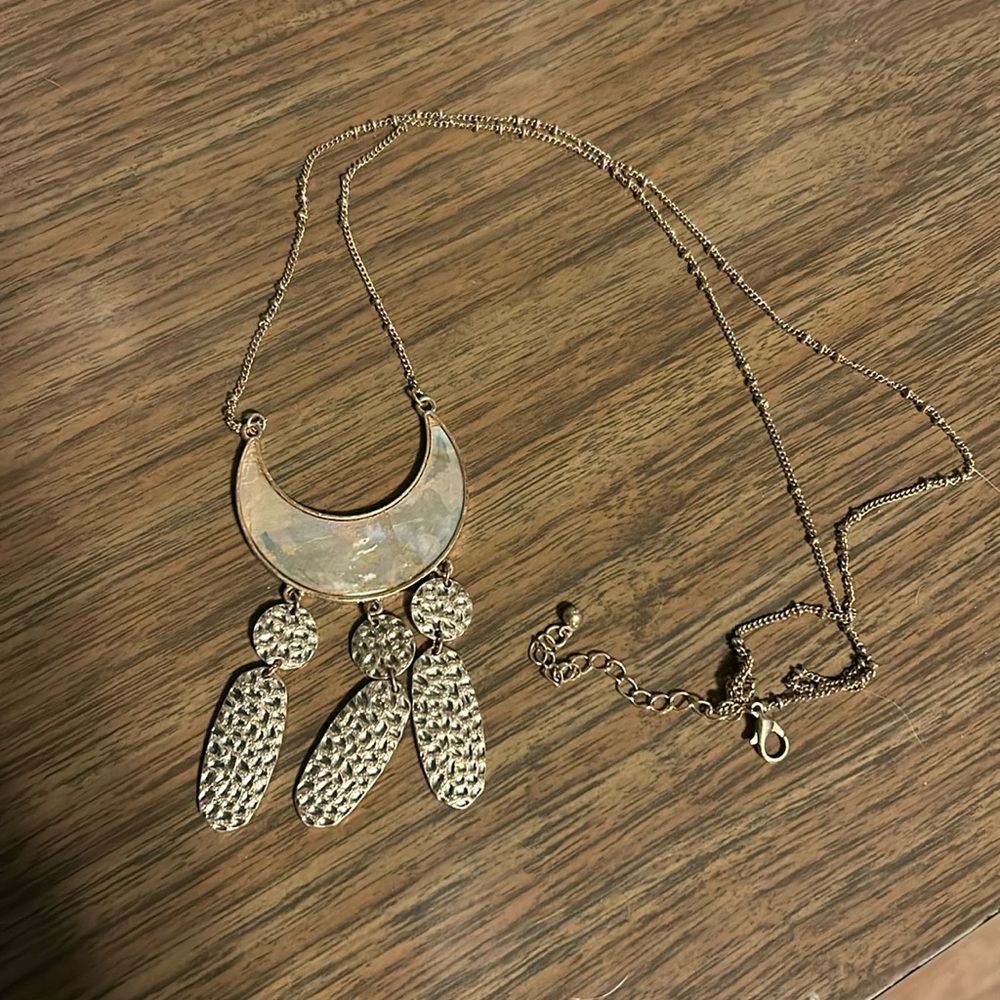 Long statement necklace gold